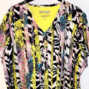 Nearly brand new Grey’s Anatomy by Barco spandex stretch scrub top in 2xl